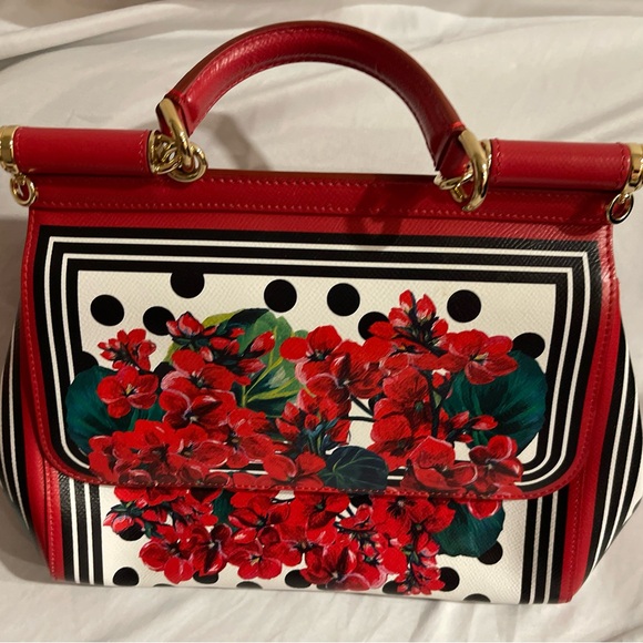 Meet your Posher, Cyndi - Picture 1 of 1